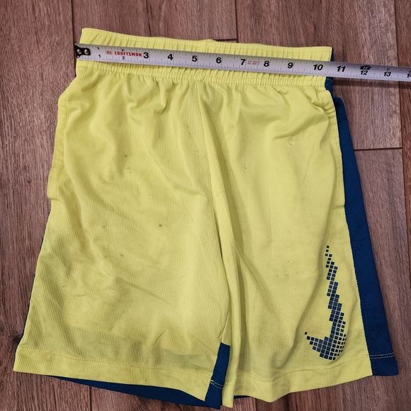 Nike Camo Tee and Neon Shorts Set - Picture 10 of 11